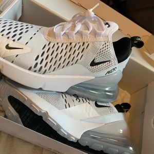 WMNS AIR MAX 270